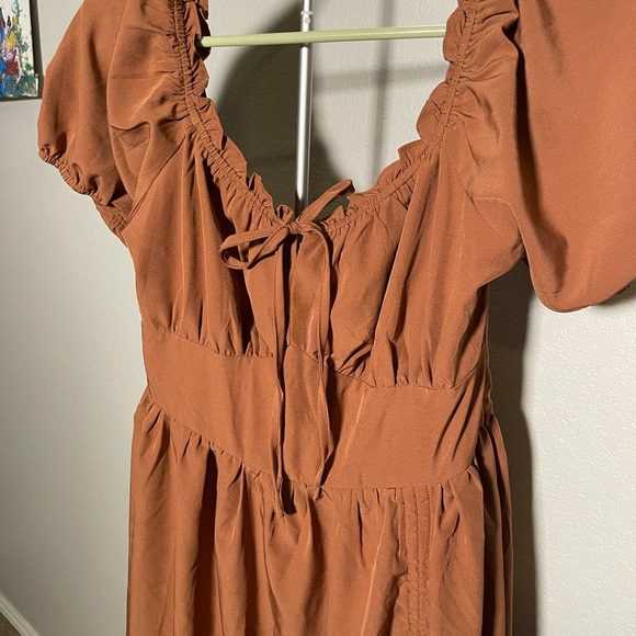 Brown cottage-core dress - Picture 7 of 9